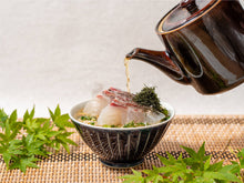 画像をギャラリービューアに読み込む, 【送料込・福岡】玄界灘で獲れる "イカの姿造り" に博多ごまさば・糸島鯛茶漬け付で、特別価格販売!